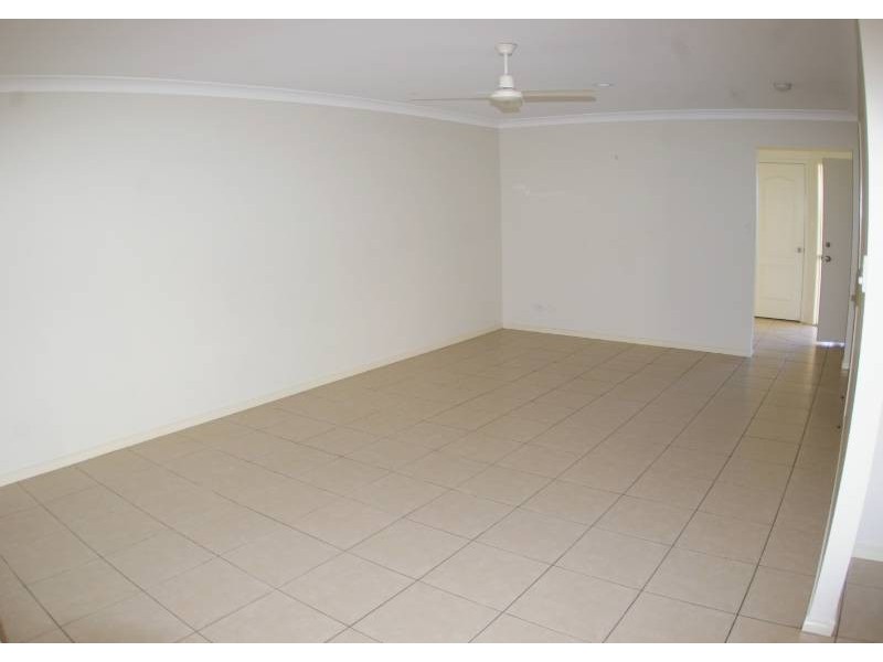 2/3 Normandy Court, Rothwell QLD 4022