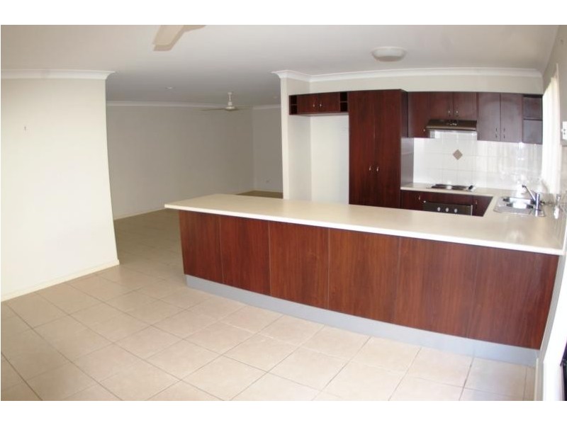 2/3 Normandy Court, Rothwell QLD 4022