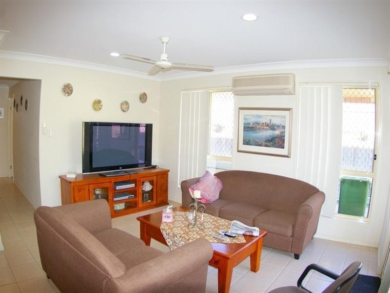 2/5 Adonis Court, Rothwell QLD 4022