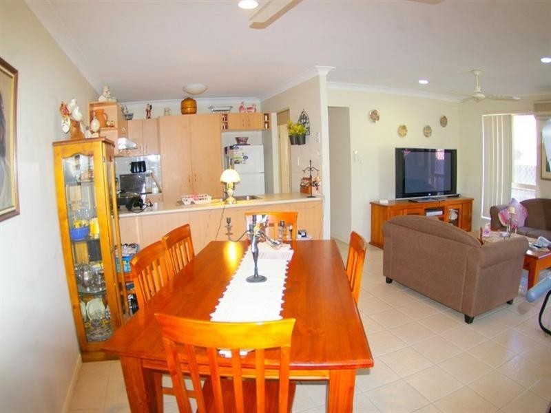 2/5 Adonis Court, Rothwell QLD 4022