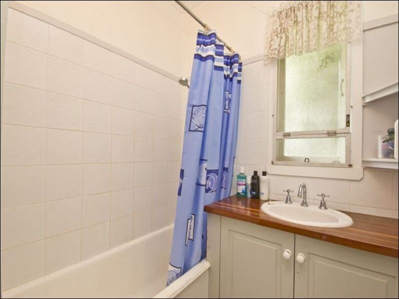 3 Rotary Crescent, Redcliffe QLD 4020