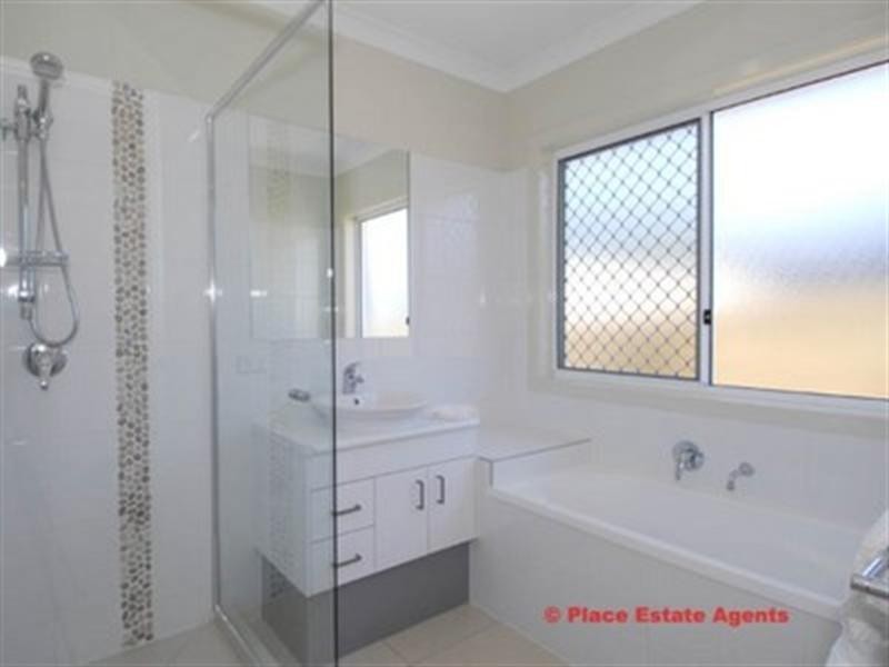 12 Caitlin Court, Rothwell QLD 4022