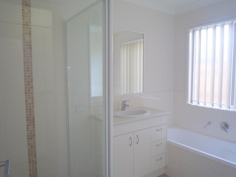 18 Windsor Place, Deception Bay QLD 4508