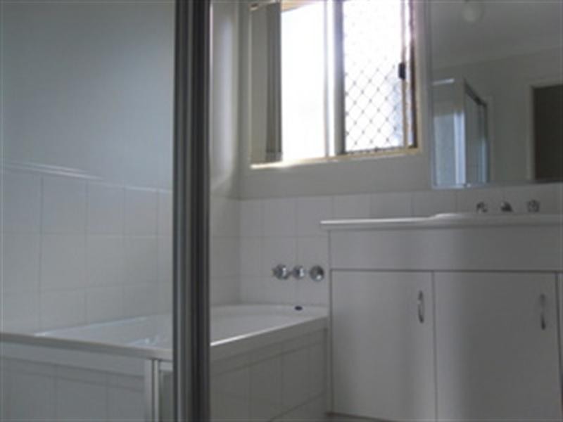 2/18 Fleet Drive, Kippa-ring QLD 4021