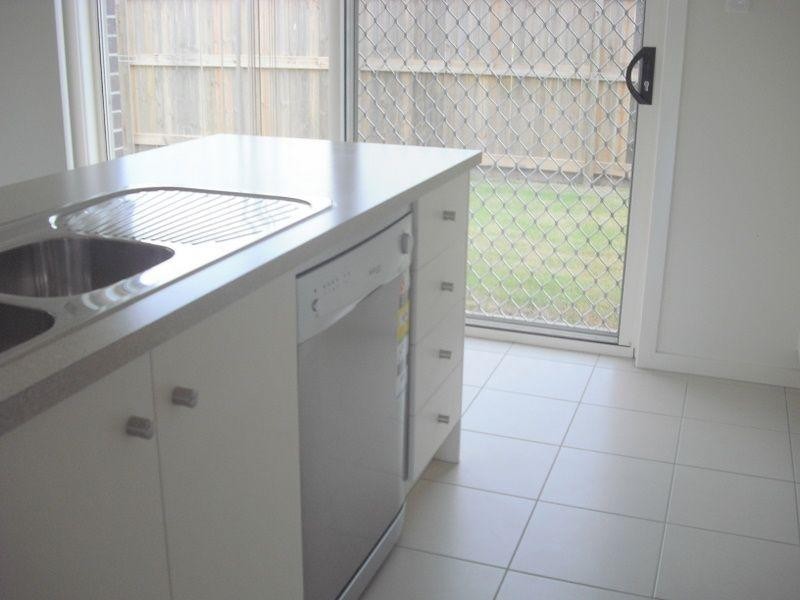 4 Pristine Place, Ningi QLD 4511