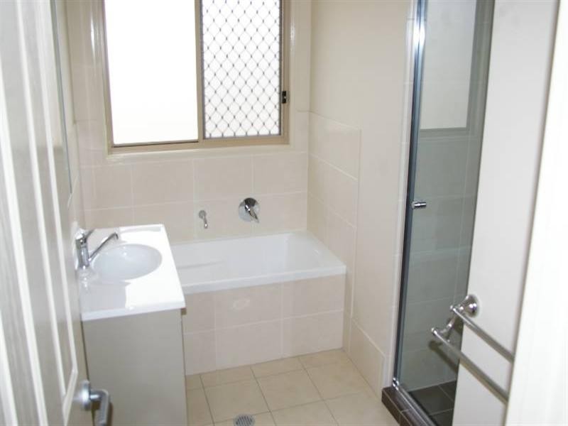 2/39 Amity Drive, Rothwell QLD 4022