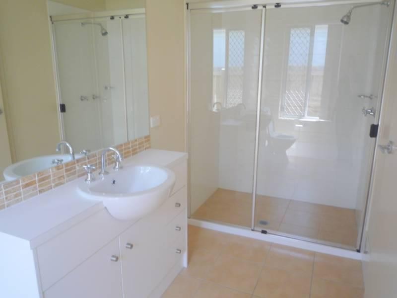 73 Sandstone Boulevard, Ningi QLD 4511