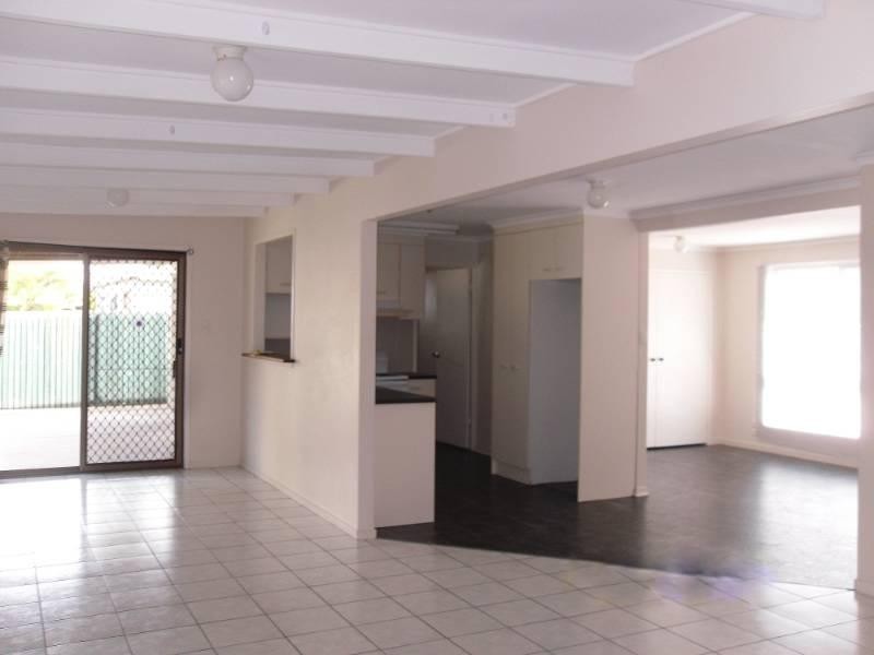 64 Leonie Street, Deception Bay QLD 4508