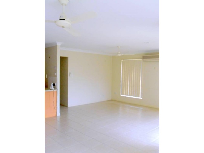 2/5 Adonis Court, Rothwell QLD 4022