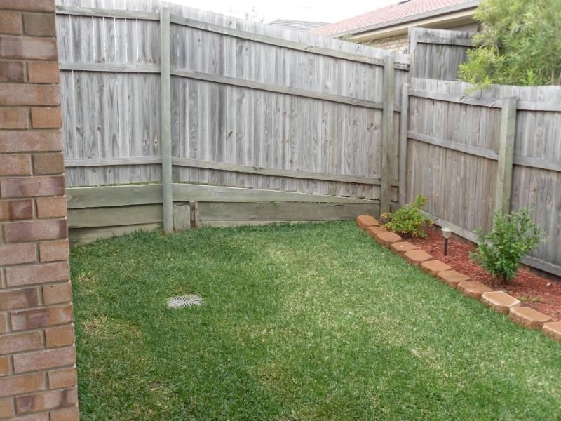 2/5 Adonis Court, Rothwell QLD 4022