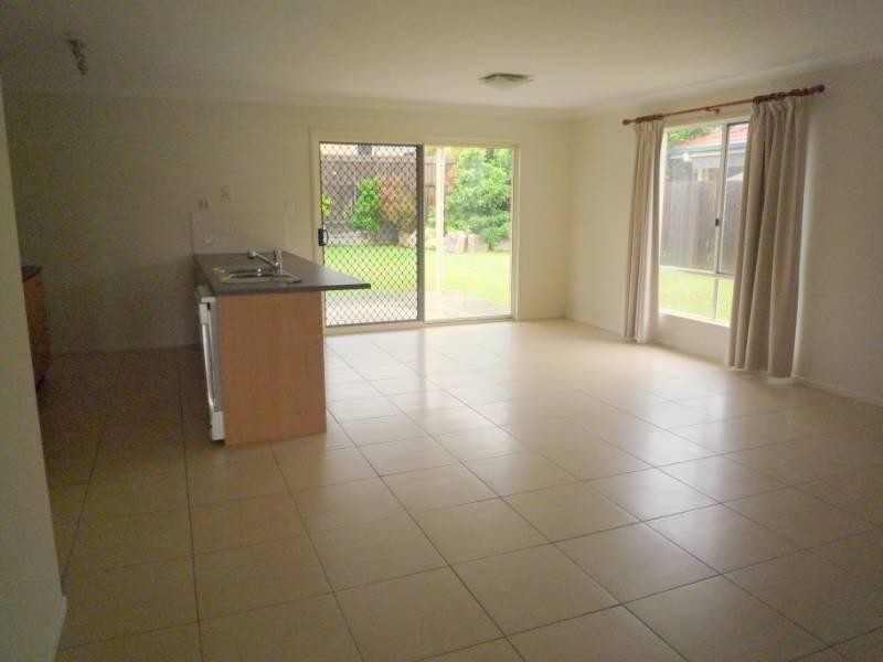 2/9 Lady Bowen Parade, Rothwell QLD 4022