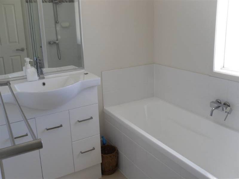 2/9 Lady Bowen Parade, Rothwell QLD 4022