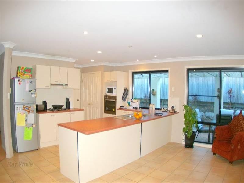 27 Cooksland Crescent, North Lakes QLD 4509