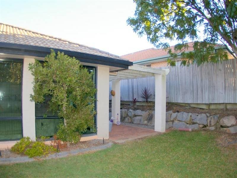 27 Cooksland Crescent, North Lakes QLD 4509