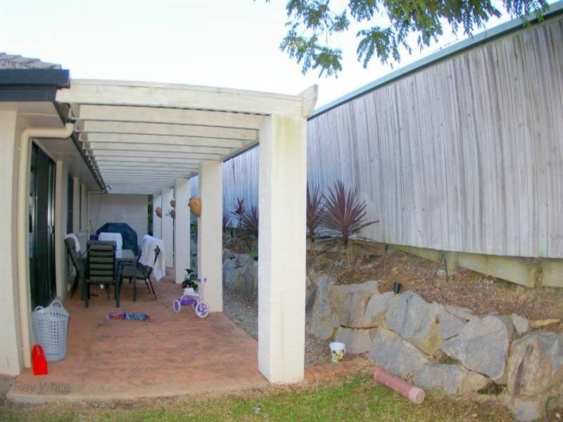 27 Cooksland Crescent, North Lakes QLD 4509