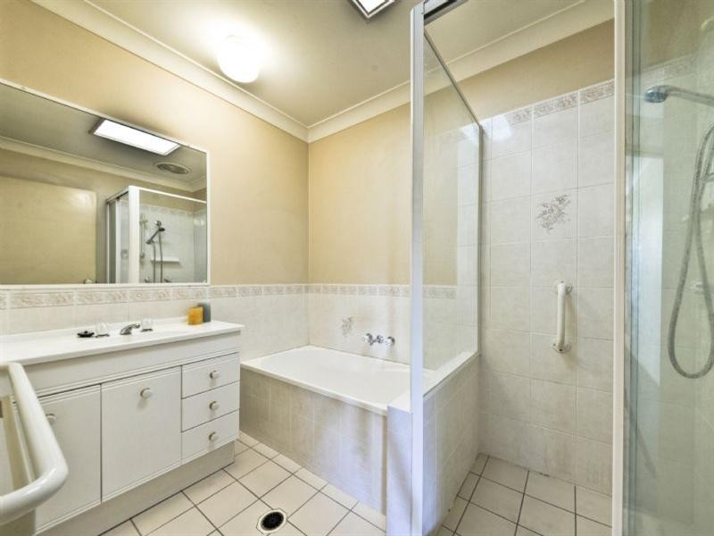 4/4 Wattle Road, Rothwell QLD 4022