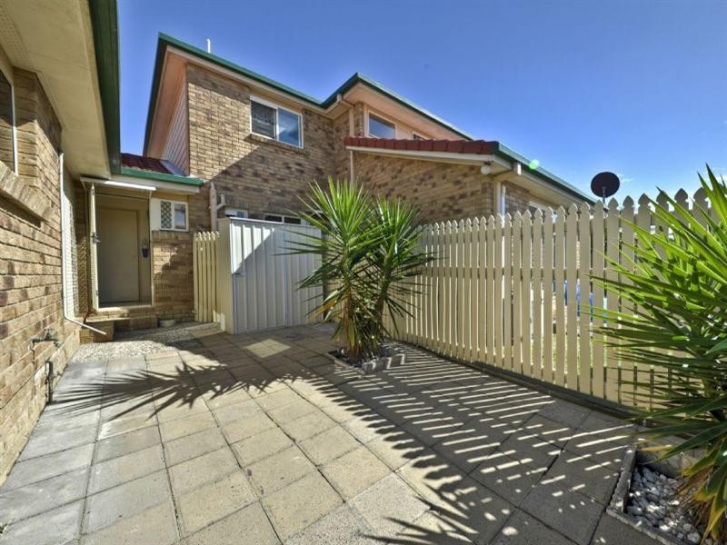 4/4 Wattle Road, Rothwell QLD 4022