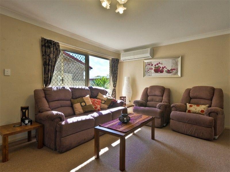 4/4 Wattle Road, Rothwell QLD 4022