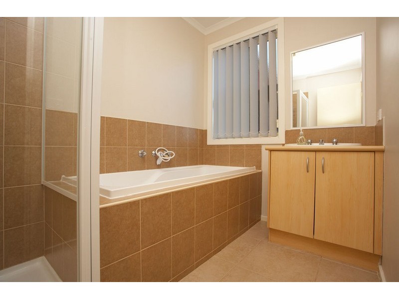 2 Brazil Court, Melton West VIC 3337