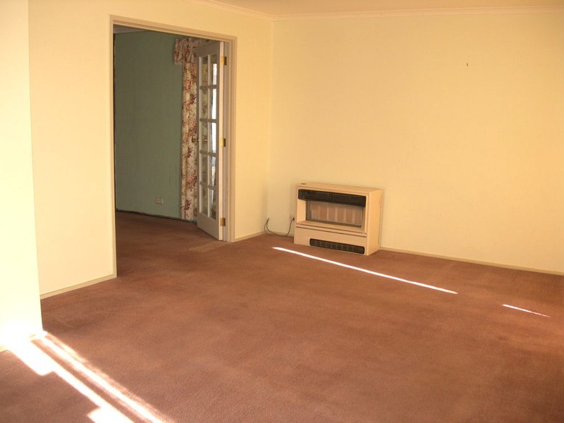 17 Lang Road, Melton VIC 3337