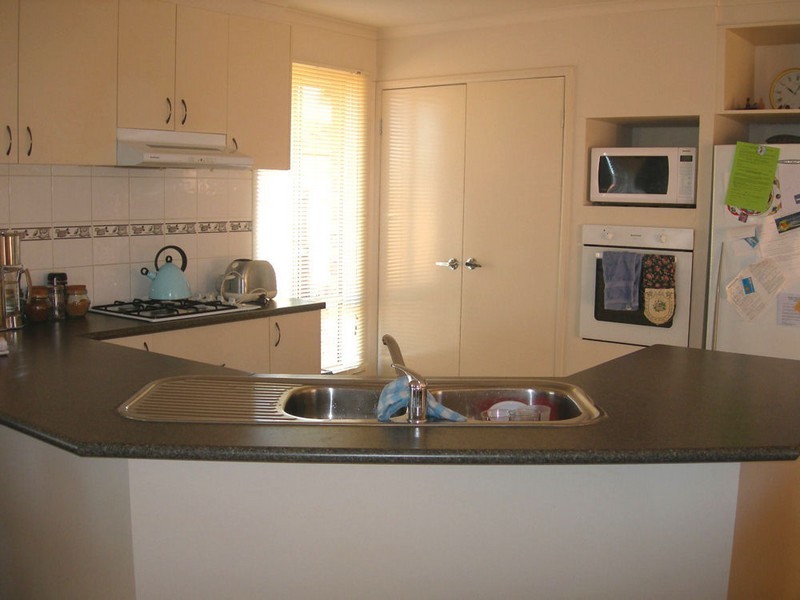 21 Glenfield Avenue, Melton VIC 3337