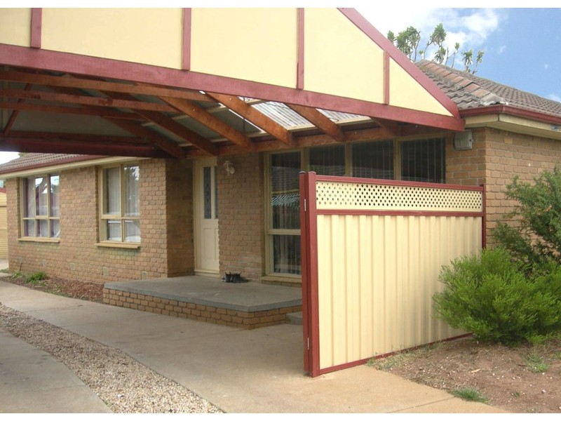 68 Hume Avenue, Melton South VIC 3338