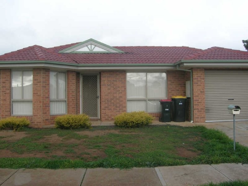 5 Walton Street, Melton South VIC 3338