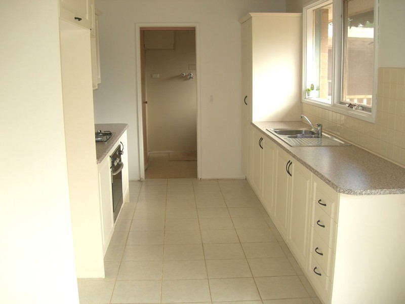 42 Rathdowne Circuit, Melton West VIC 3337