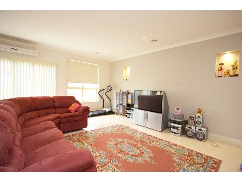 8A Glenfield Avenue, Melton VIC 3337