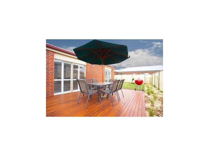 5 Lomandra Bowl, Melton West VIC 3337