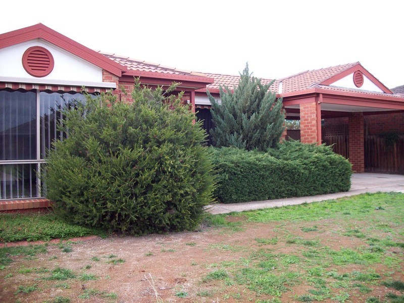 12 Regal Court, Melton VIC 3337