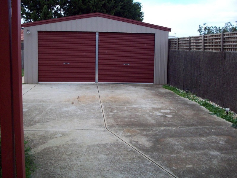 12 Regal Court, Melton VIC 3337