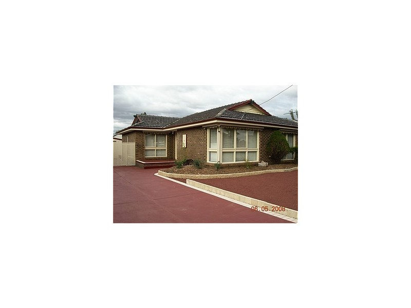 72 Station Road, Melton South VIC 3338