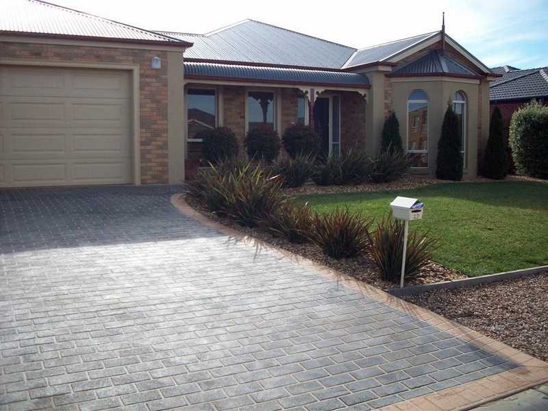 42 Meadow Glen Drive, Melton VIC 3337