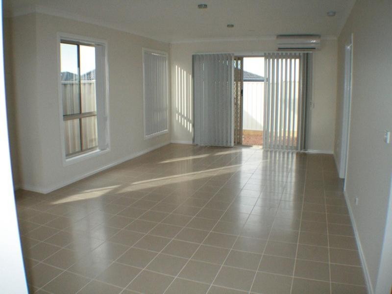 2/37 Lomandra Bowl, Melton VIC 3337