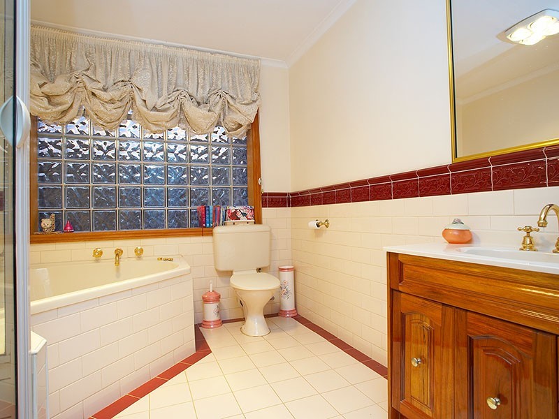 24 Carina Drive, Melton VIC 3337