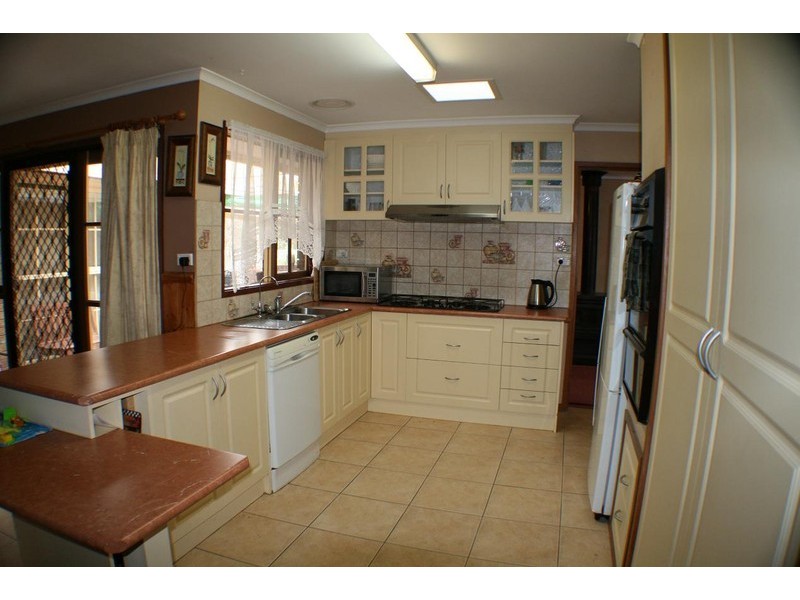 11 Catalina Place, Melton VIC 3337