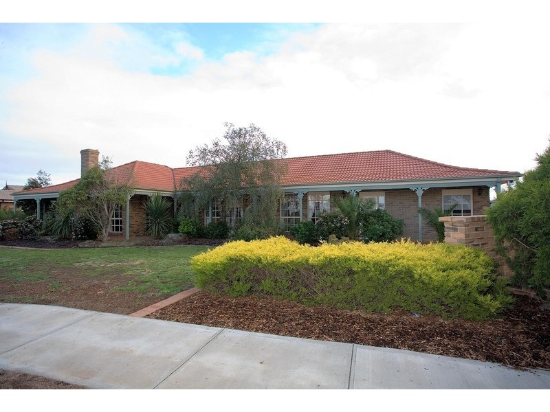 1 Johnbatman Drive, Melton VIC 3337