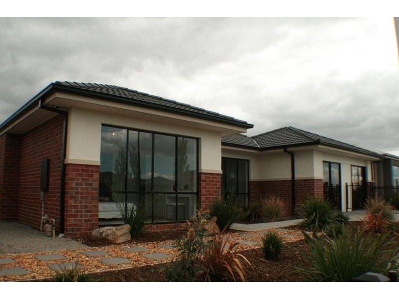 23 Scarborough Crescent, Melton VIC 3337