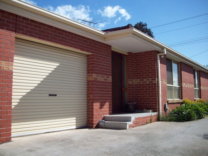 1/40 Station Road, Melton South VIC 3338