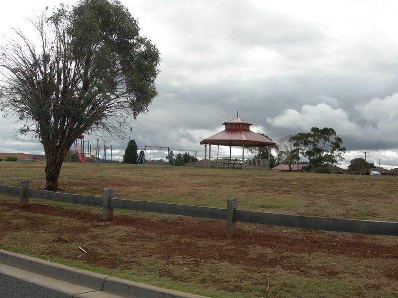 1/40 Station Road, Melton South VIC 3338