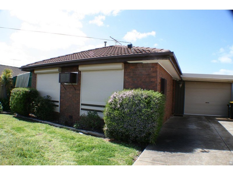 38 Andrew Street, Melton South VIC 3338
