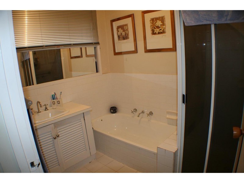 38 Andrew Street, Melton South VIC 3338