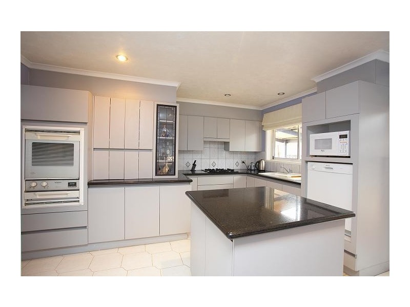 14 Mathews Street, Melton South VIC 3338