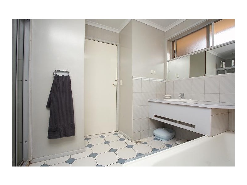 14 Mathews Street, Melton South VIC 3338