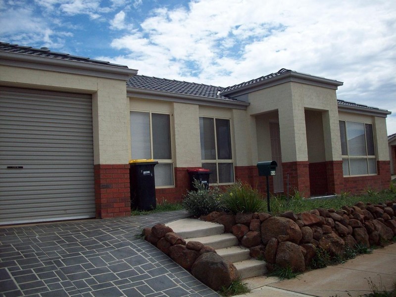2/5 Lydeamore Street, Kurunjang VIC 3337