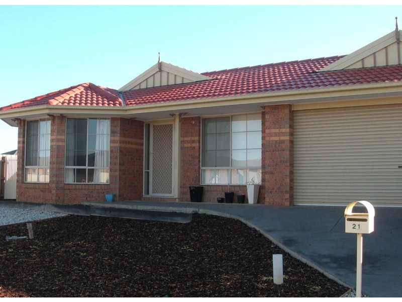 21 Glenfield Avenue, Melton West VIC 3337