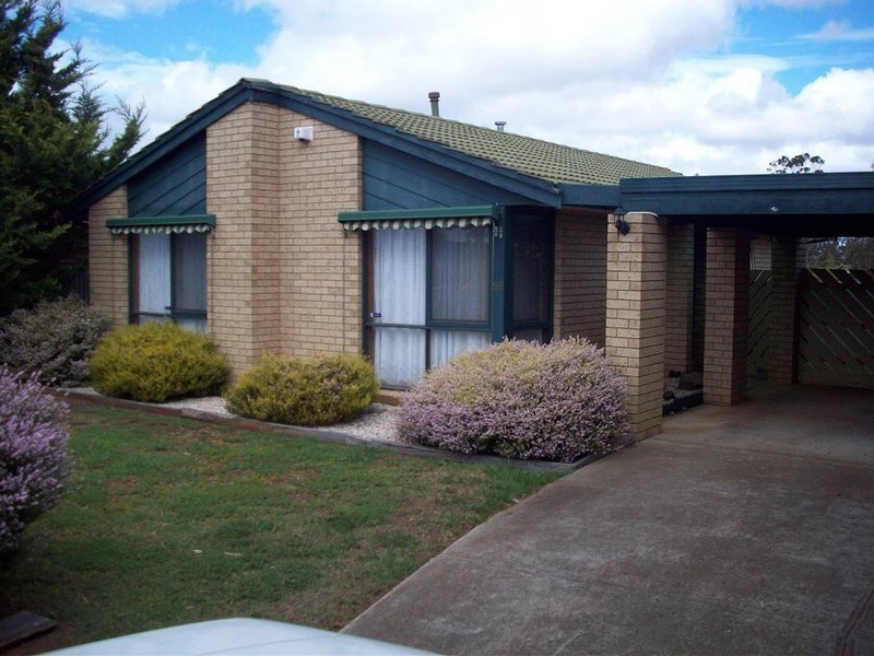 52 Cambrian Way, Melton West VIC 3337