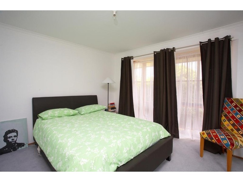 5 Walsingham Crescent, Melton VIC 3337