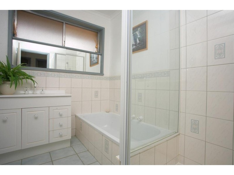 35 Rathdowne Circuit, Melton VIC 3337